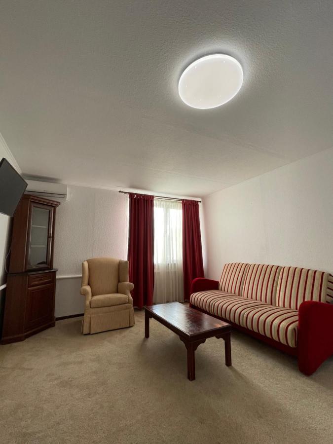 Apartments With Kitchen And Garden Kyiv Exterior photo